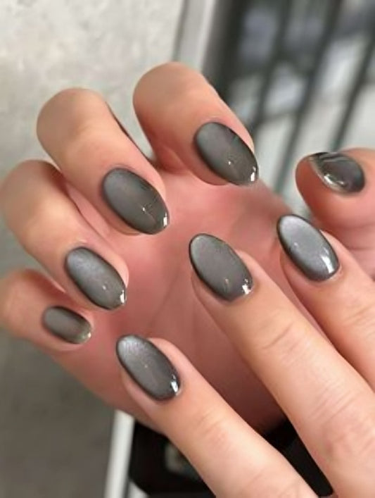 Grey Black Cat-Eye Nails