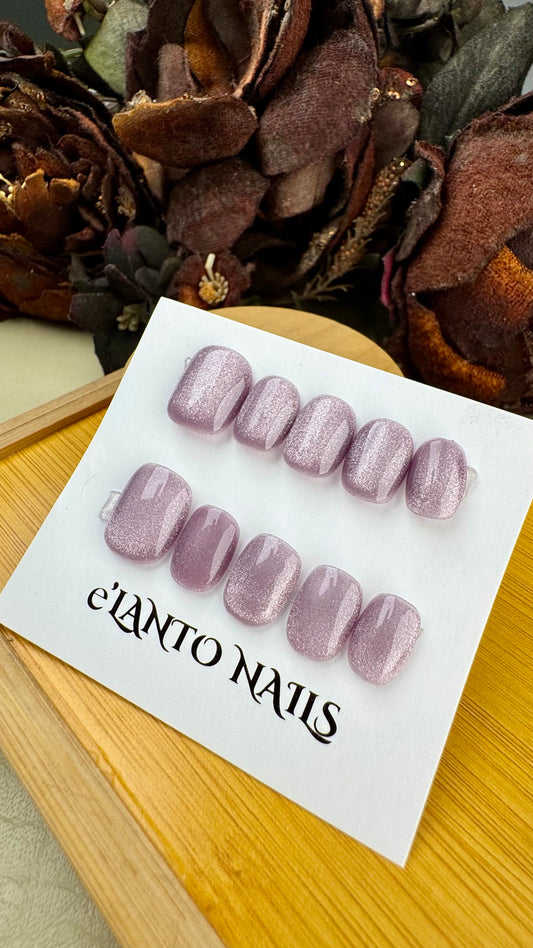 cat_eye_plum nails