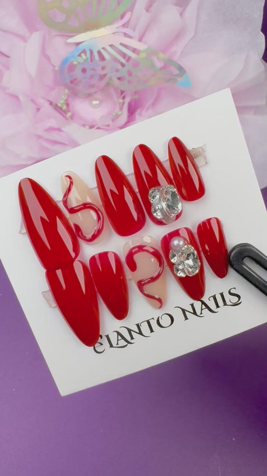 3D Squiggle Nails