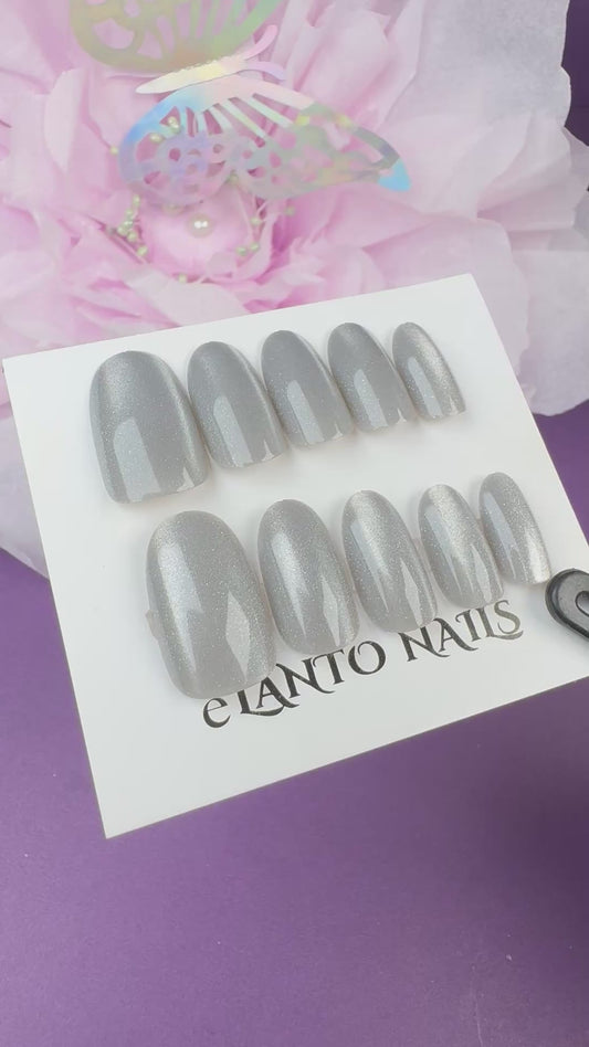 Gray Cat-Eye Nails
